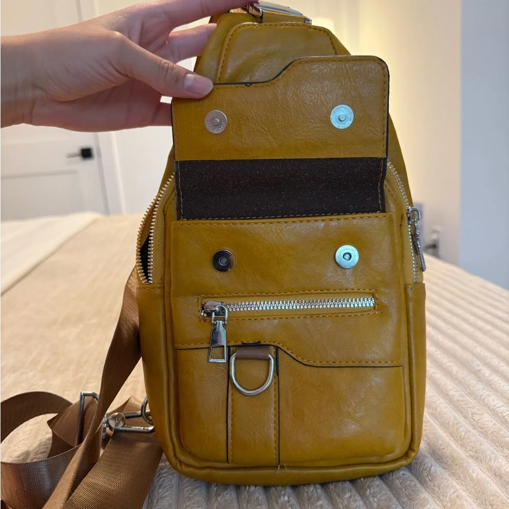 Sling Bag Yellow, great texture clean and NEW CONDITION